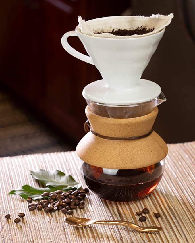 Los filtros de café de tela de cáñamo orgánico se vierten sobre los filtros de café de cono reutilizables para cafeteras de goteo baratas al por mayor